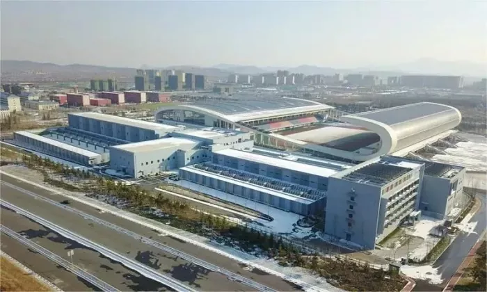 プレハブ異形競技場
