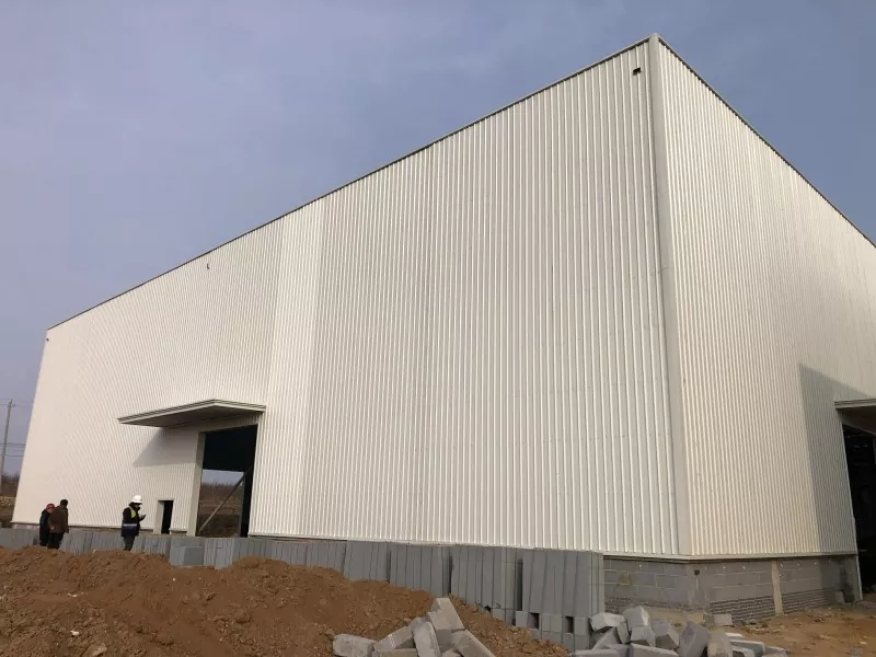 2 階建ての鉄鋼産業ワークショップの建設